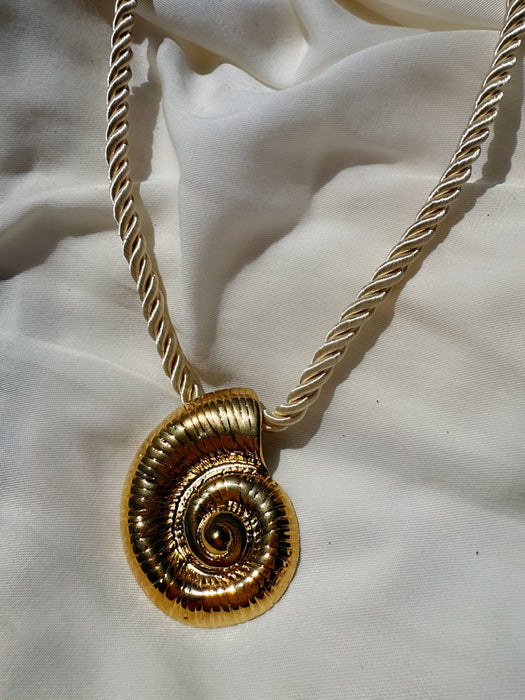 Collar Úrsula Dorado
